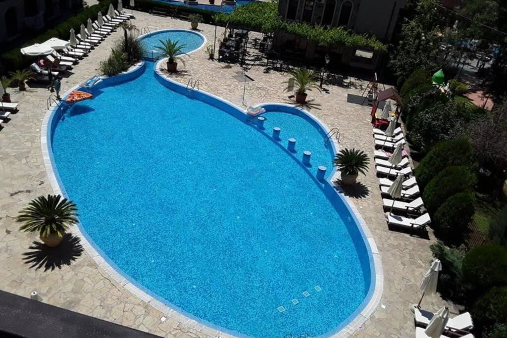 Geräumige Drei-Zimmer-Wohnung mit ausgezeichnetem Potenzial in Sonnenstrand – 110 m² Komfort und Funktionalität