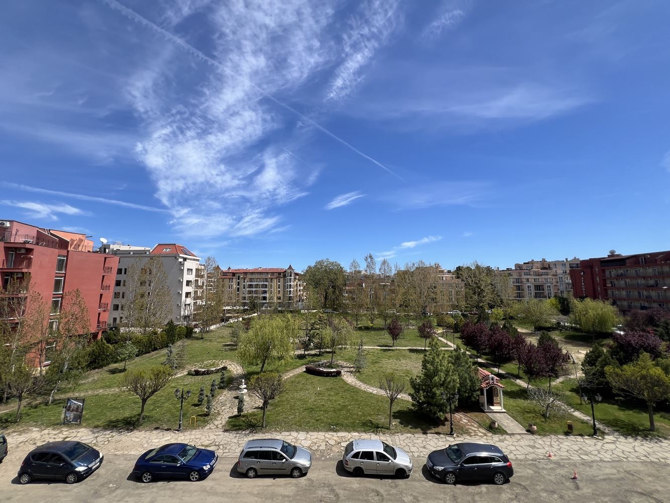 Sonnige Zweizimmerwohnung in Sonnenstrand – voll möbliert, mit ausgezeichneter Lage nahe dem Strand