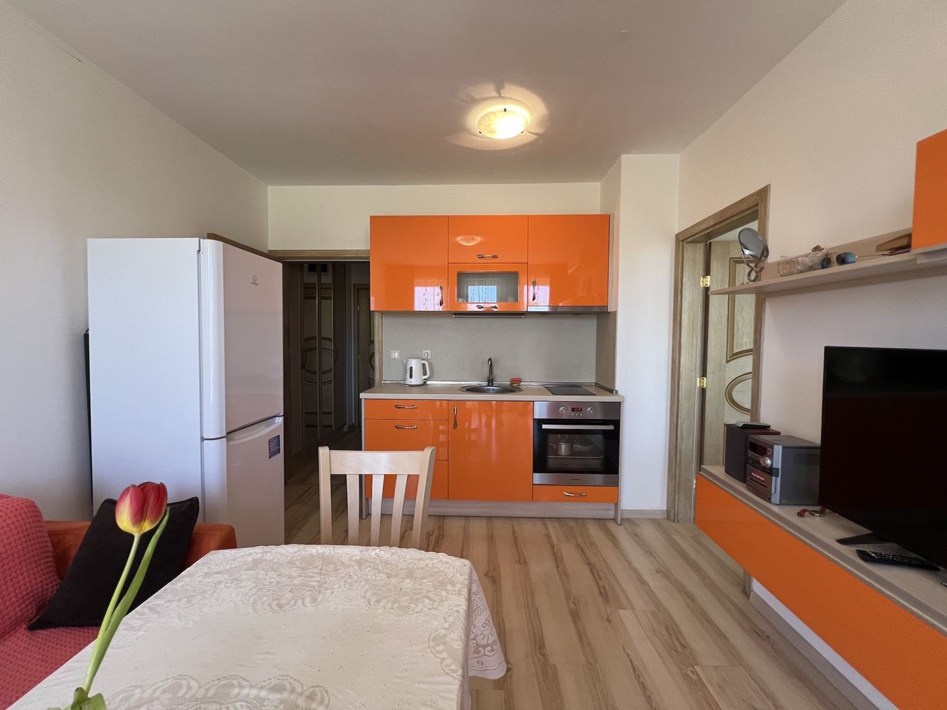 Sonnige Zweizimmerwohnung in Sonnenstrand – voll möbliert, mit ausgezeichneter Lage nahe dem Strand