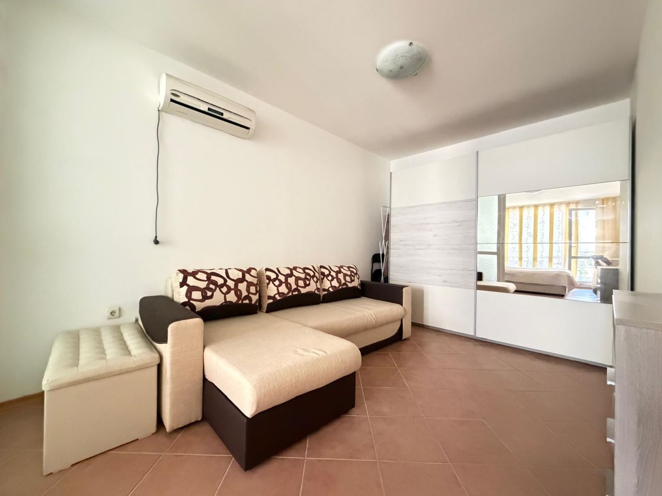 Geräumige Wohnung mit einem Schlafzimmer in Pomorie – mit großer Terrasse und ausgezeichnetem Investitionspotenzial