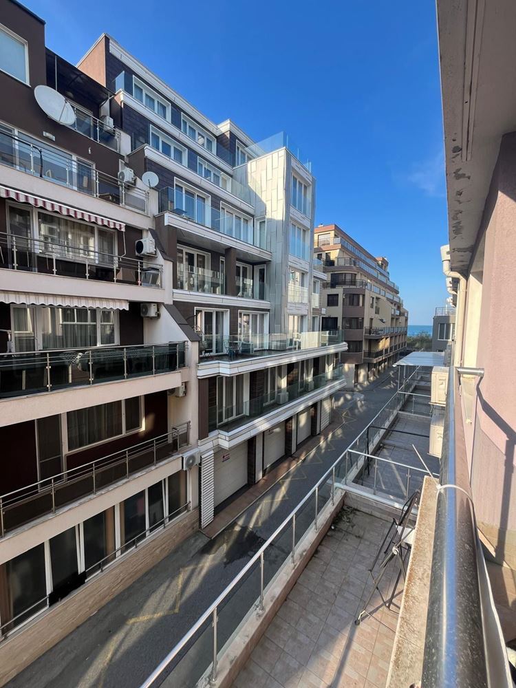 Geräumige 3-Zimmer-Wohnung mit Panoramaterrasse und Meerblick im Herzen von Pomorie
