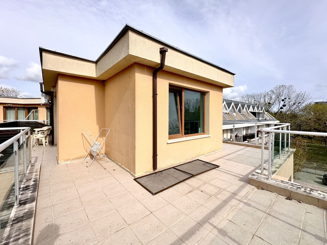 Geräumiges Studio mit beeindruckender Panoramaterrasse am Sonnenstrand