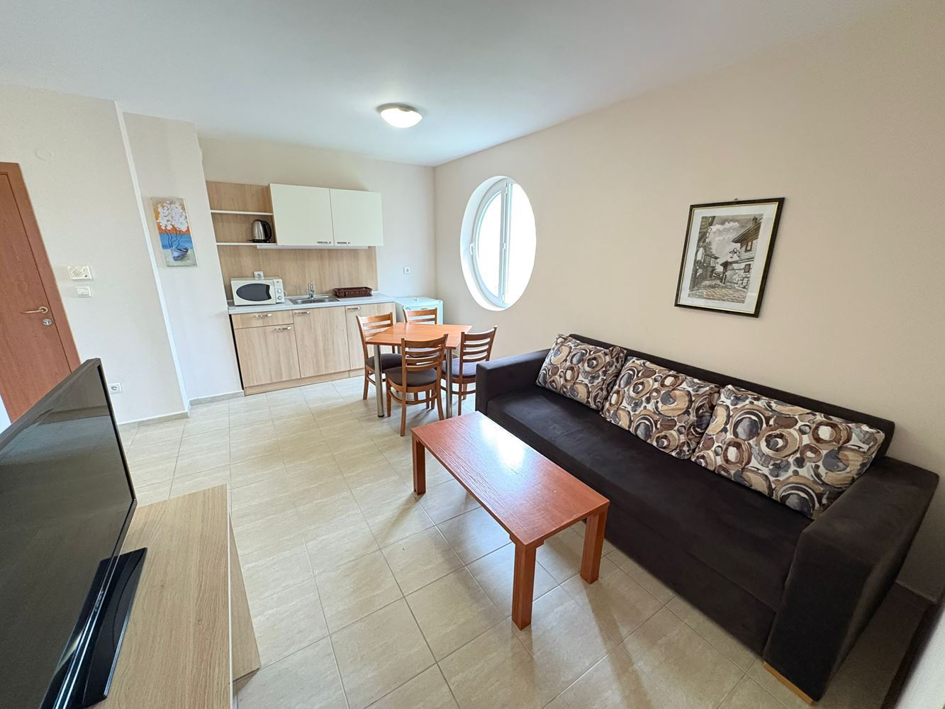 Drei-Zimmer-Wohnung nur 300 Meter vom Strand im Zentrum von Sonnenstrand