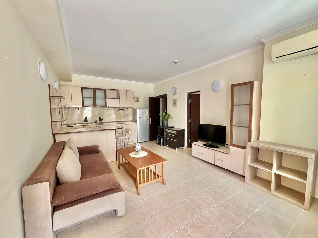 Geräumiges Apartment 300 Meter vom Strand entfernt in Sveti Vlas – ausgezeichnete Investition mit Möglichkeit zur Aufteilung in zwei Wohnungen