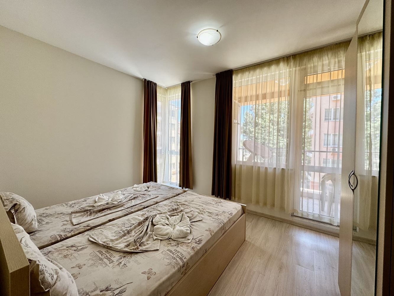 Entdecken Sie Ihr neues Zuhause am Meer - eine Drei-Zimmer-Wohnung im zentralen Teil von Sonnenstrand