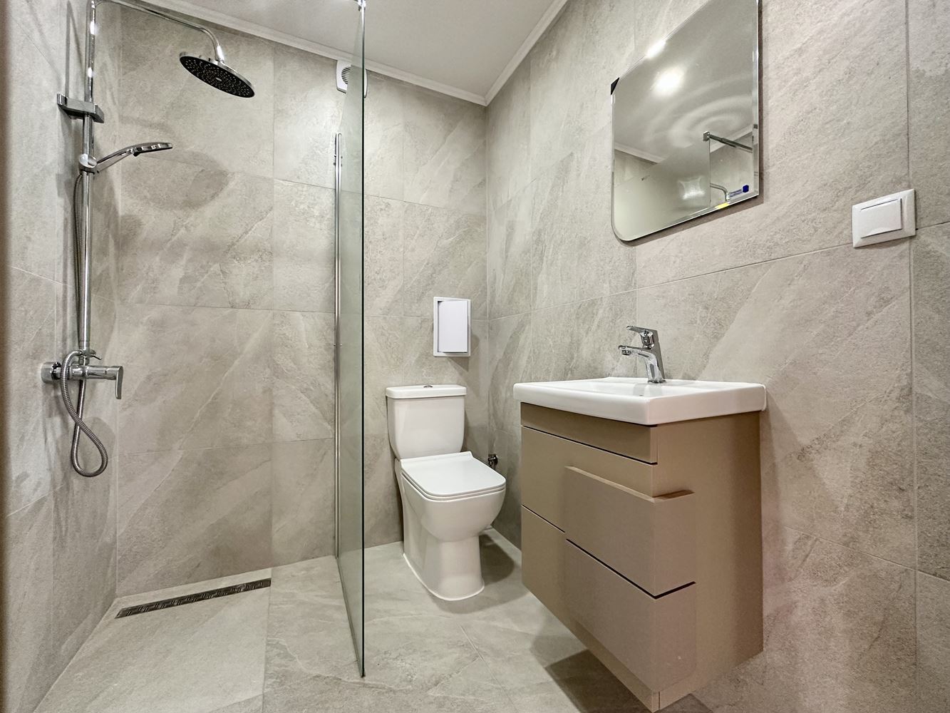 Gemütliche Ein-Zimmer-Wohnung mit Pool- und Grünblick in Sonnenstrand – bezugsfertig