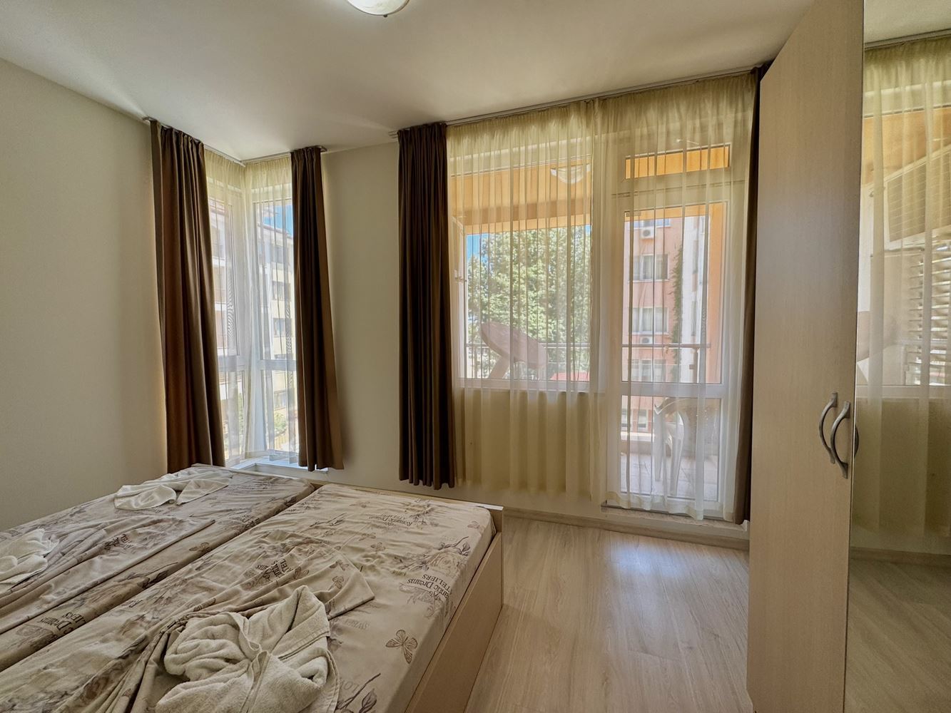 Entdecken Sie Ihr neues Zuhause am Meer - eine Drei-Zimmer-Wohnung im zentralen Teil von Sonnenstrand