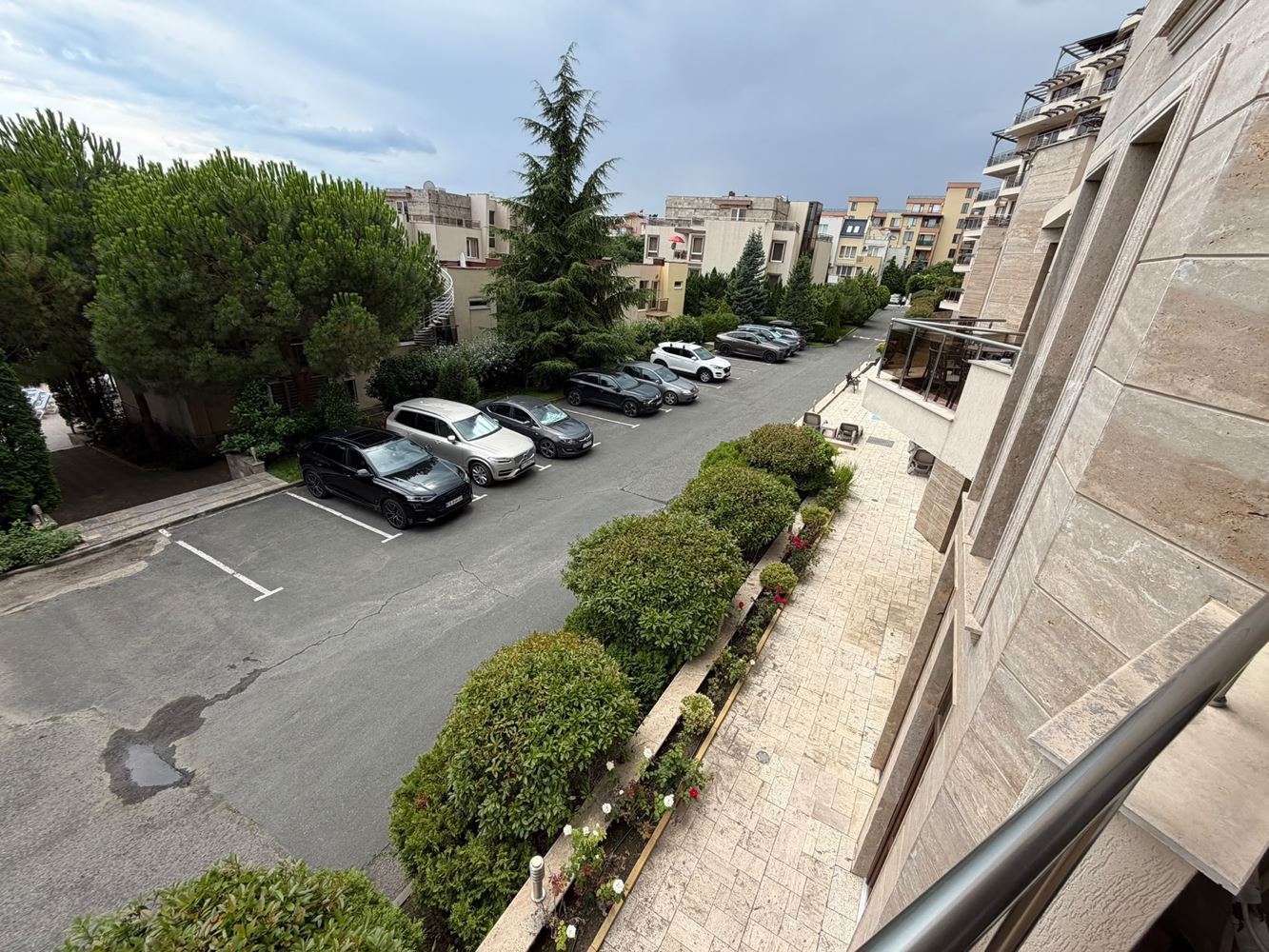Stilvolle Wohnung mit einem Schlafzimmer in einer prestigeträchtigen Anlage in Sveti Vlas – bezugsfertig und mit vollständigen Unterlagen für eine schnelle Transaktion
