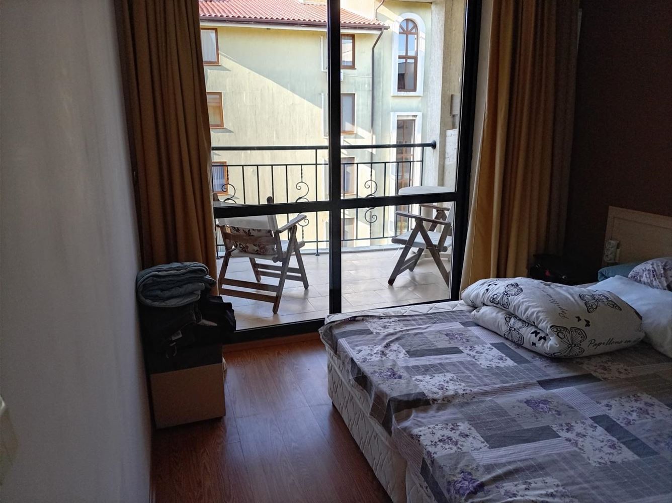 Geräumige 2-Zimmer-Wohnung mit Poolblick in Sonnenstrand