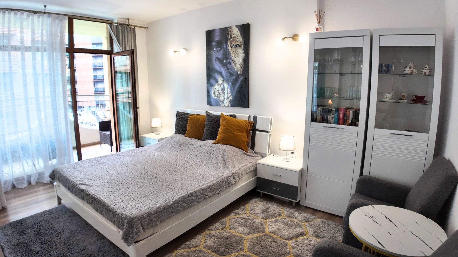 Stilvolle Wohnung mit einem Schlafzimmer in einer Anlage mit Swimmingpools und hervorragenden Annehmlichkeiten