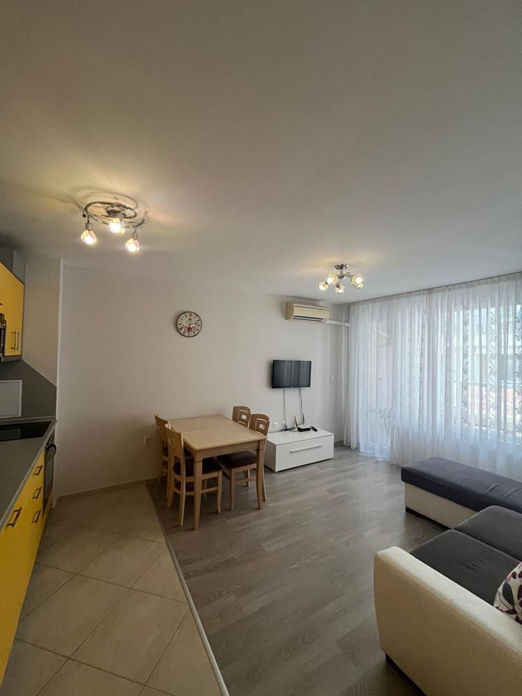 Geräumige 3-Zimmer-Wohnung mit Panoramaterrasse und Meerblick im Herzen von Pomorie