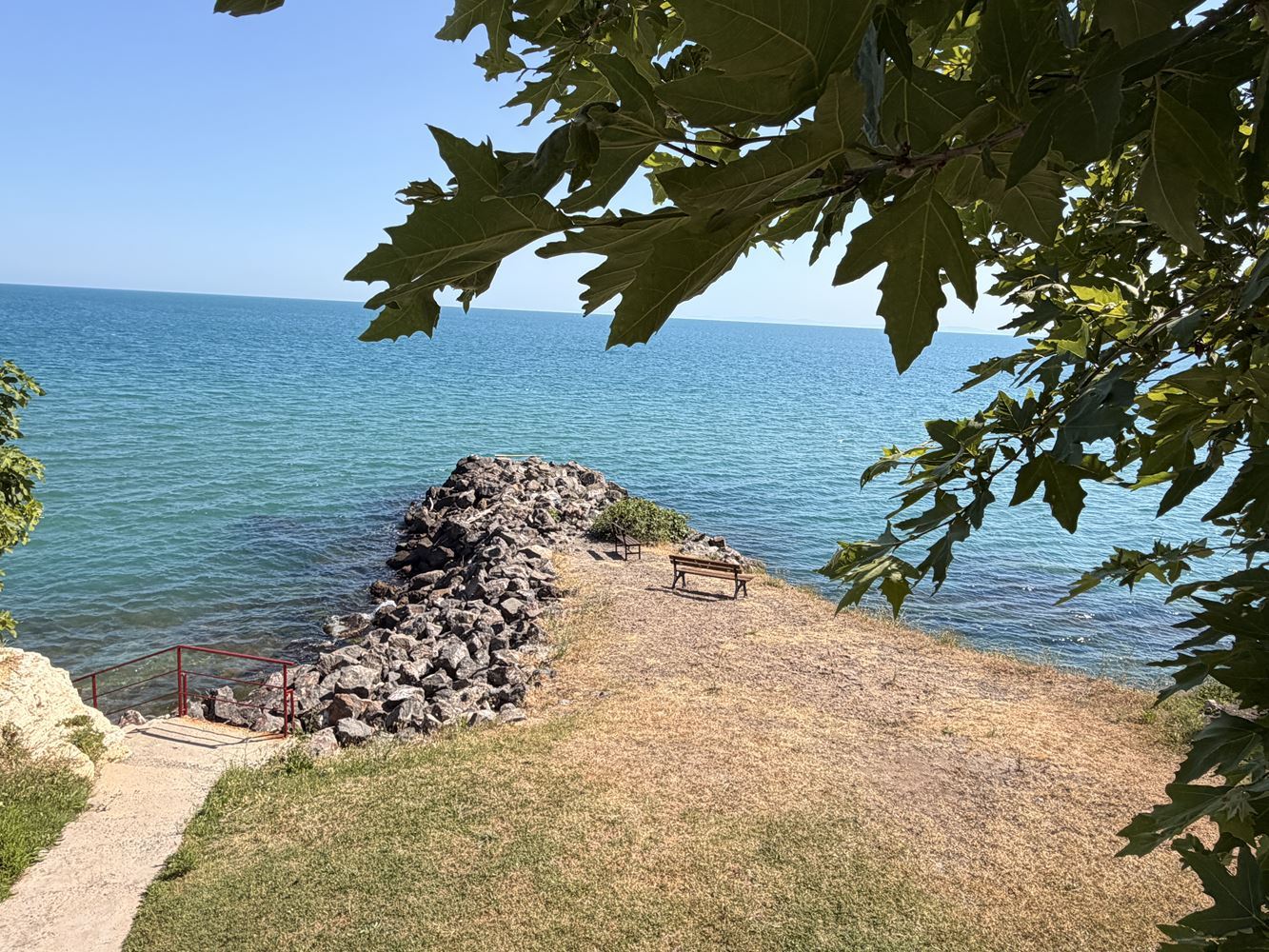 Absolute erste Meereslinie in Sveti Vlas! Geräumige Zweizimmerwohnung mit wunderschönem Meerblick