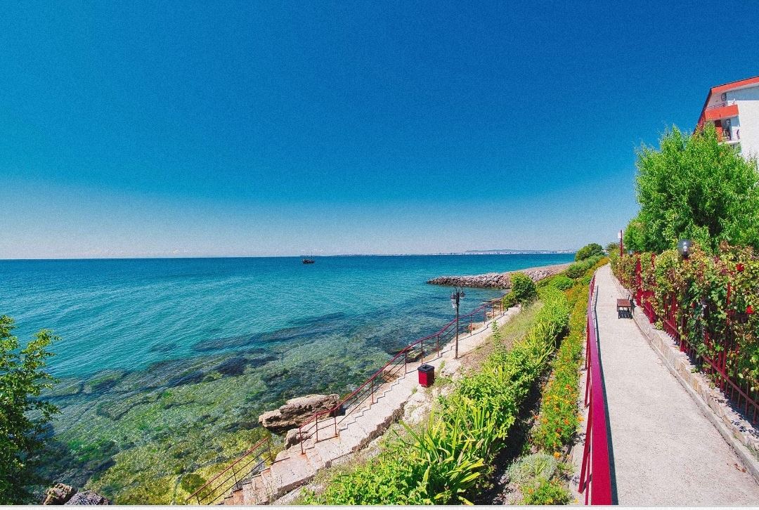 Wunderschöne 2-Zimmer-Wohnung in Sveti Vlas mit Meerblick – hervorragende Investition nur wenige Schritte vom Strand entfernt