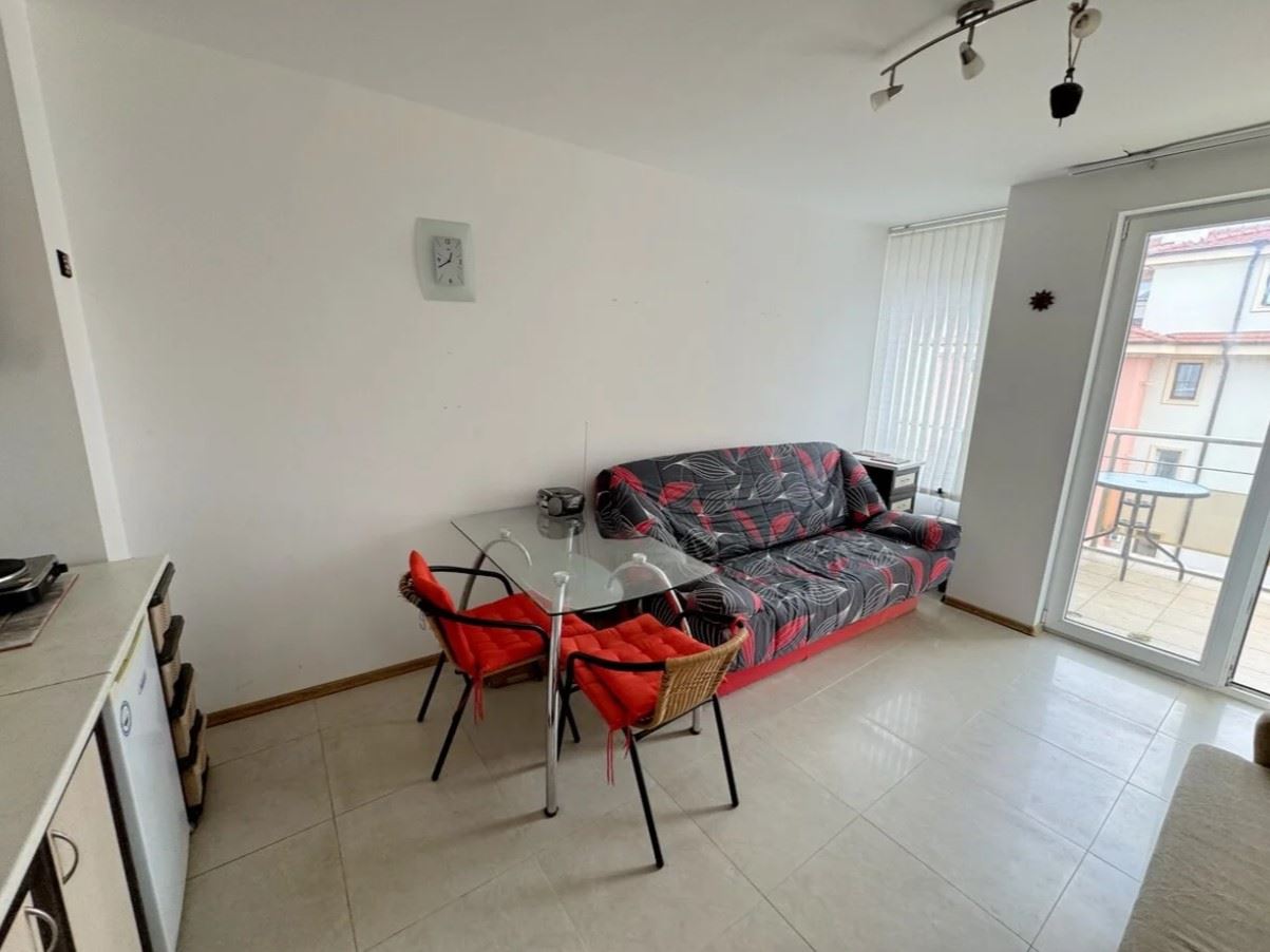 Studio 50 Meter vom Meer entfernt in Ravda – eine ausgezeichnete Gelegenheit für Ihr eigenes Zuhause am Meer und als Investition