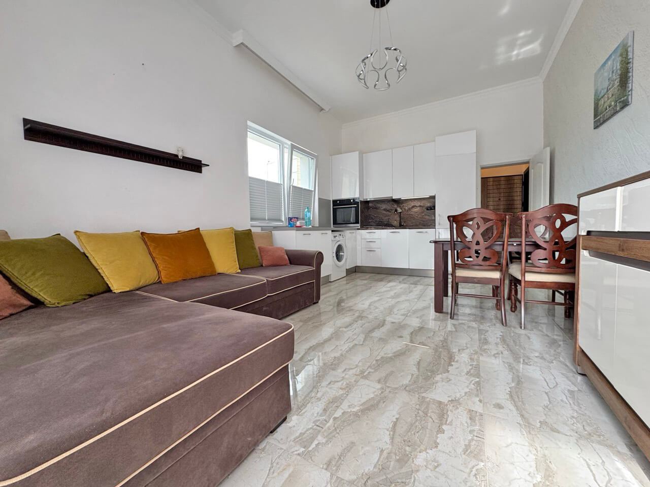 Geräumige Wohnung mit einem Schlafzimmer, großer Terrasse und Poolblick in Sonnenstrand