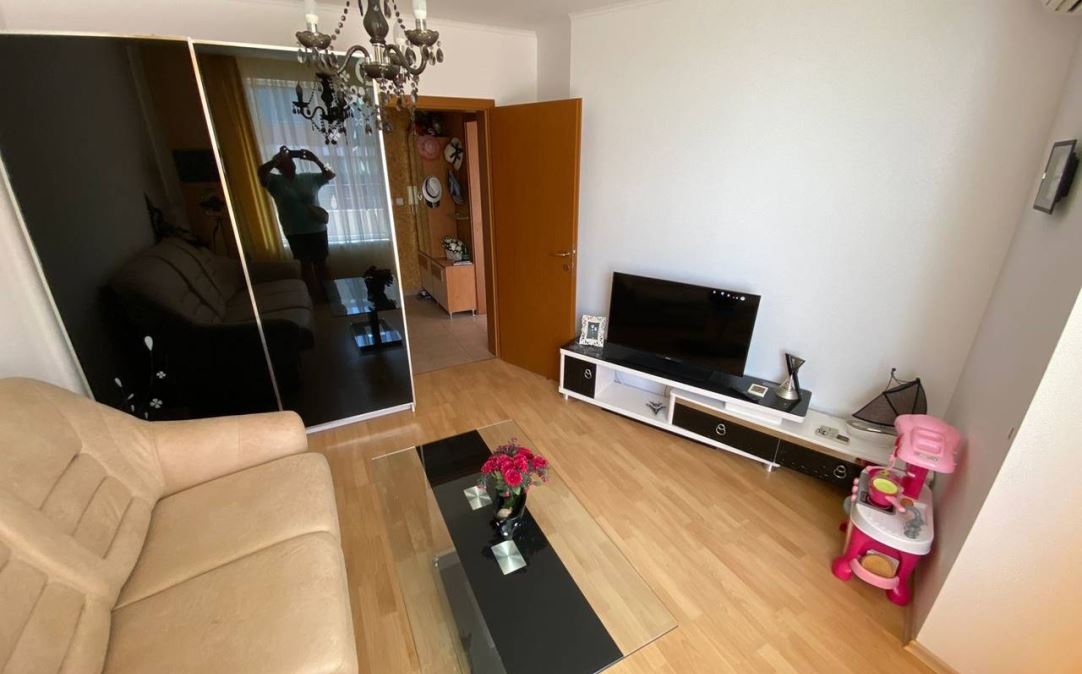 Wohnung mit zwei Schlafzimmern und Meerblick in erster Meereslinie in Elenite – Komfort, Natur und Ruhe