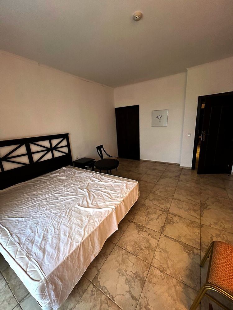 Einzigartige Drei-Zimmer-Wohnung mit Panoramablick auf das Meer und den Pool in erster Meereslinie in Obzor