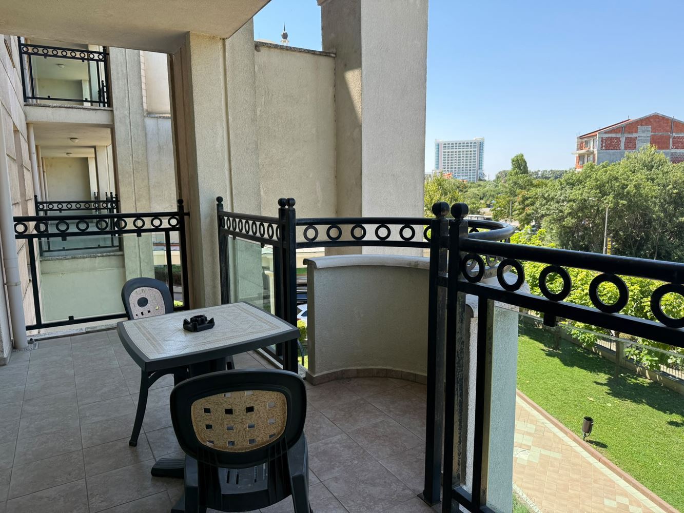 Geräumige Zweizimmerwohnung in erster Meereslinie in Pomorie