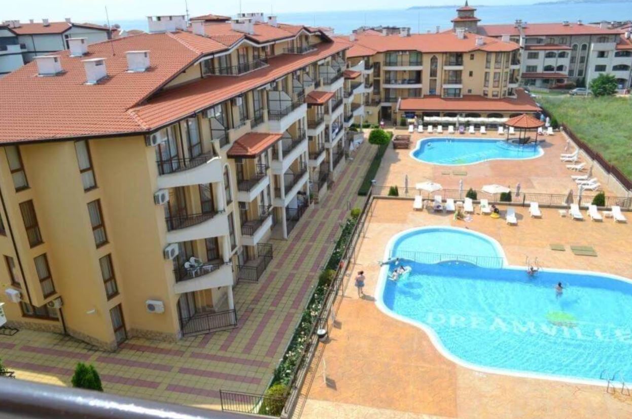 2-Zimmer-Wohnung in Sveti Vlas – Panoramablick und Komfort in einer geschlossenen Anlage