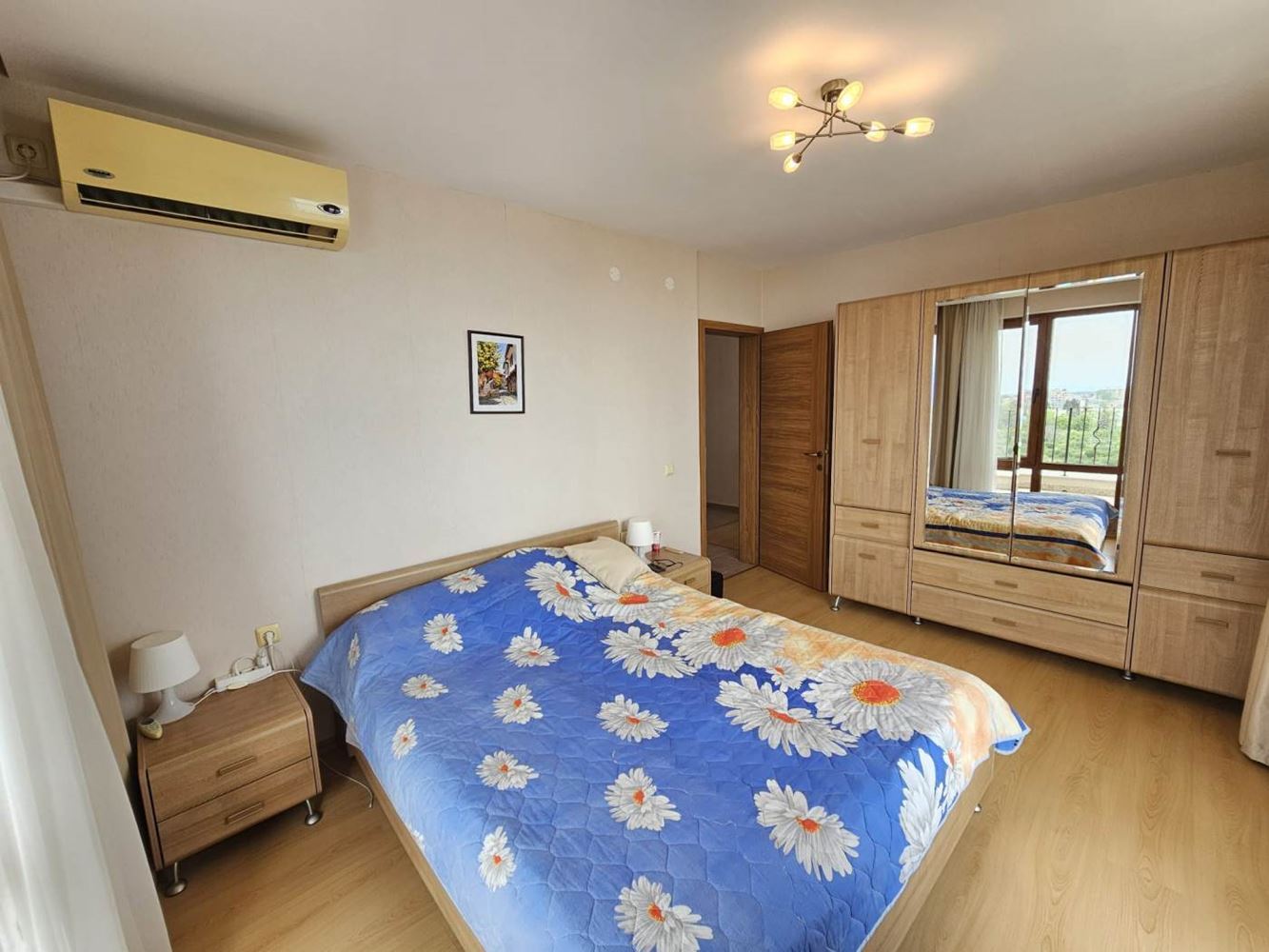 Sveti Vlas – Drei-Zimmer-Wohnung mit direktem Panoramablick auf das Meer in einer Anlage in erster Linie
