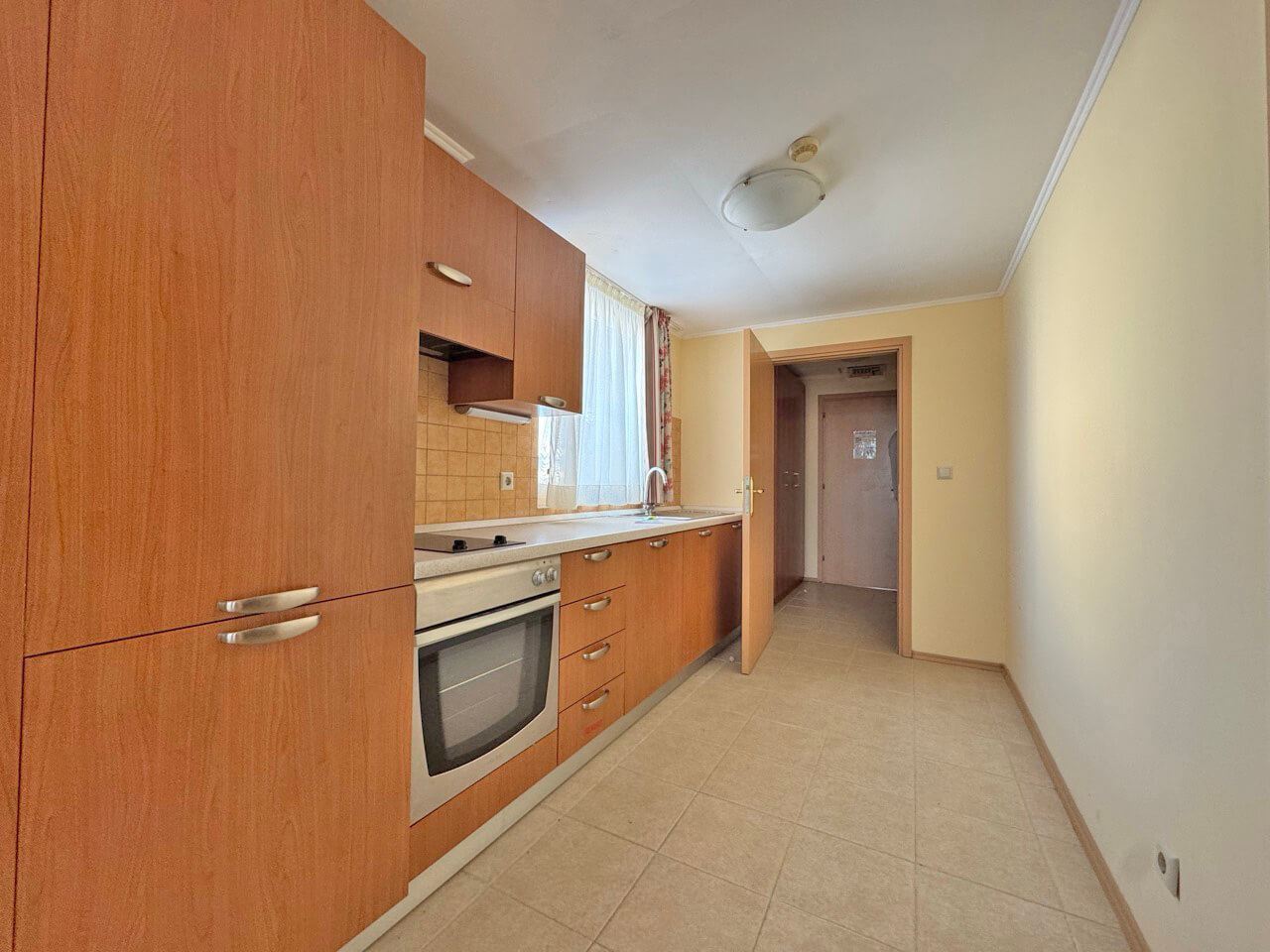 Exklusive Ein-Schlafzimmer-Wohnung in erster Meereslinie in Pomorie – Luxus, Prestige und eine Investition mit sofortiger Rendite