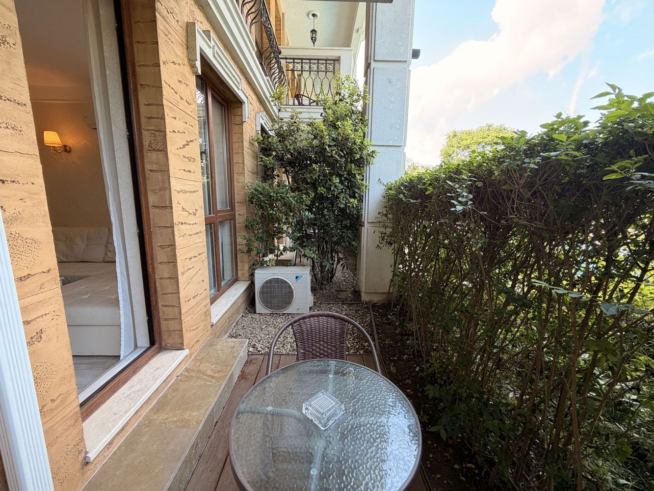 2-Zimmer-Wohnung mit Blick auf den Park und den Swimmingpool in einer prestigeträchtigen Wohnanlage am Sonnenstrand