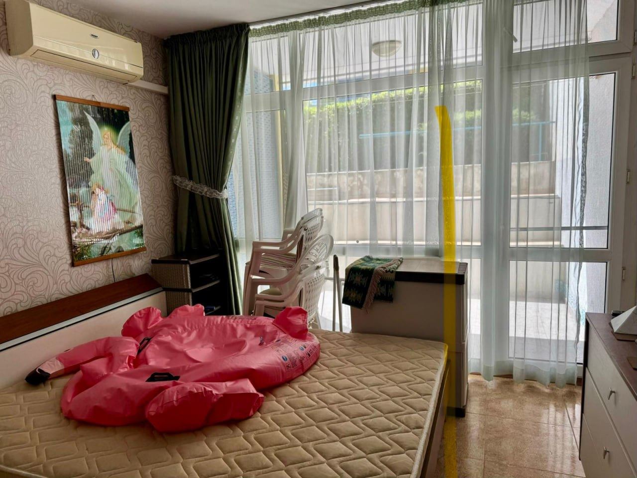 Geräumige Ein-Schlafzimmer-Wohnung mit zusätzlichem Schlafbereich in Sonnenstrand – 200 m vom Strand entfernt