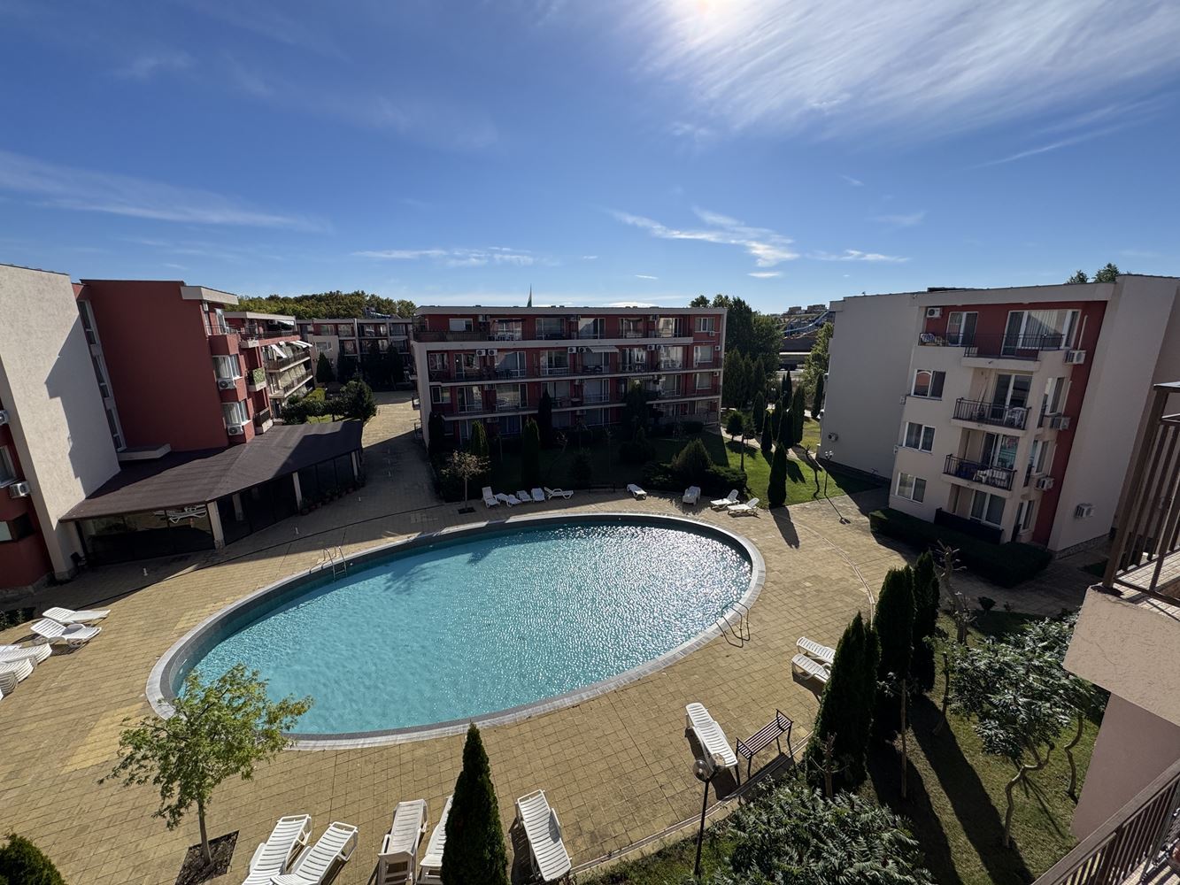 Studio mit Poolblick in einer Anlage mit hervorragender Infrastruktur in Sonnenstrand