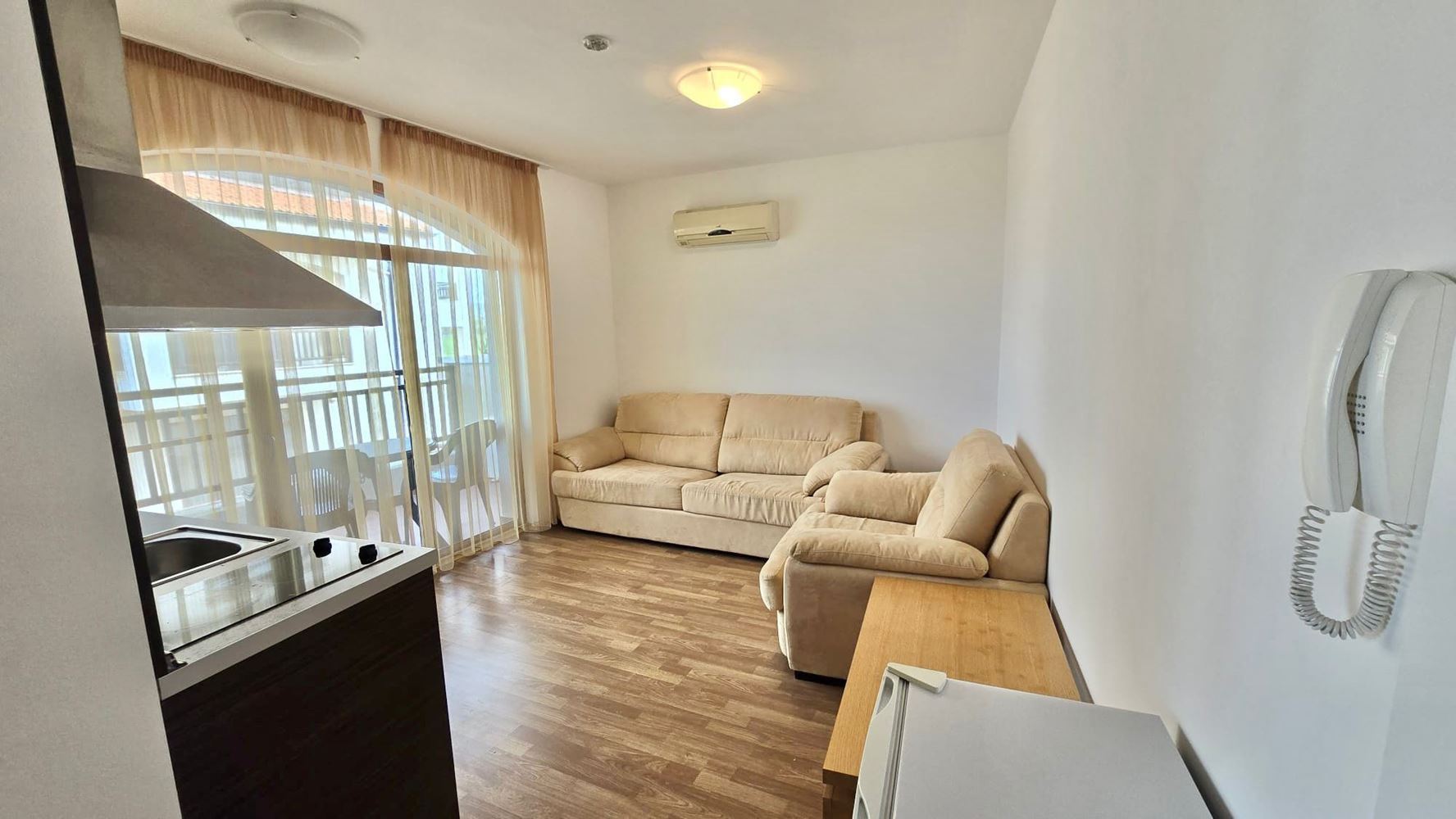 Attraktive Ein-Zimmer-Wohnung mit Poolblick in Aheloy