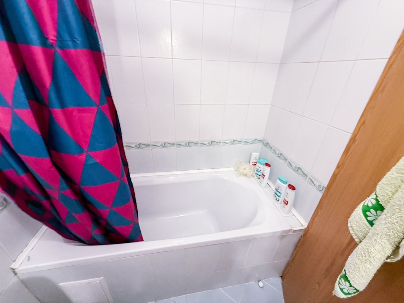 Großzügige Zweizimmerwohnung mit kleinem Privatgarten und großer Veranda in einer Anlage bei Aheloy