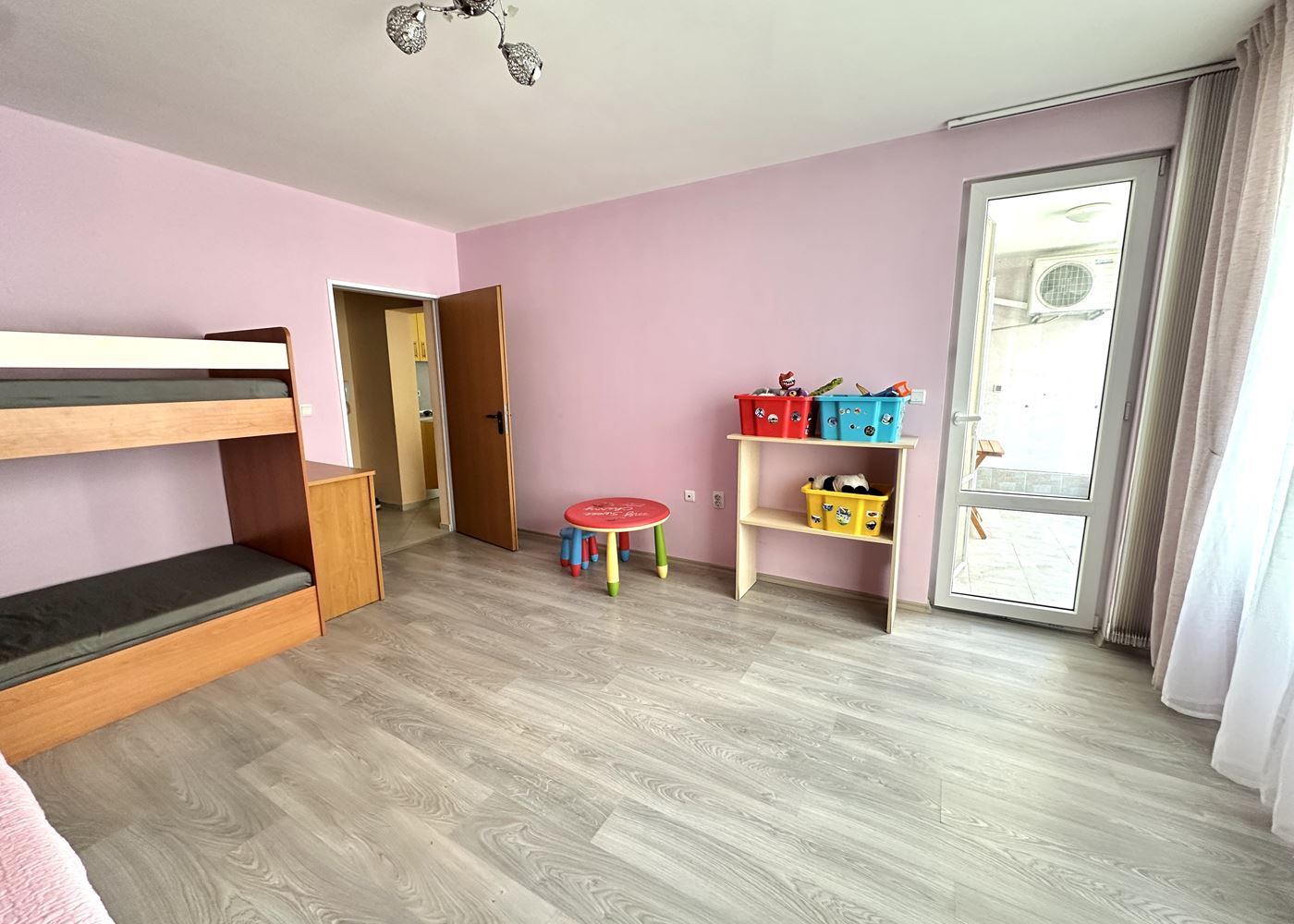 Ein-Zimmer-Apartment 100 m vom Strand in Pomorie – Komfort, Bequemlichkeit und Meerblick