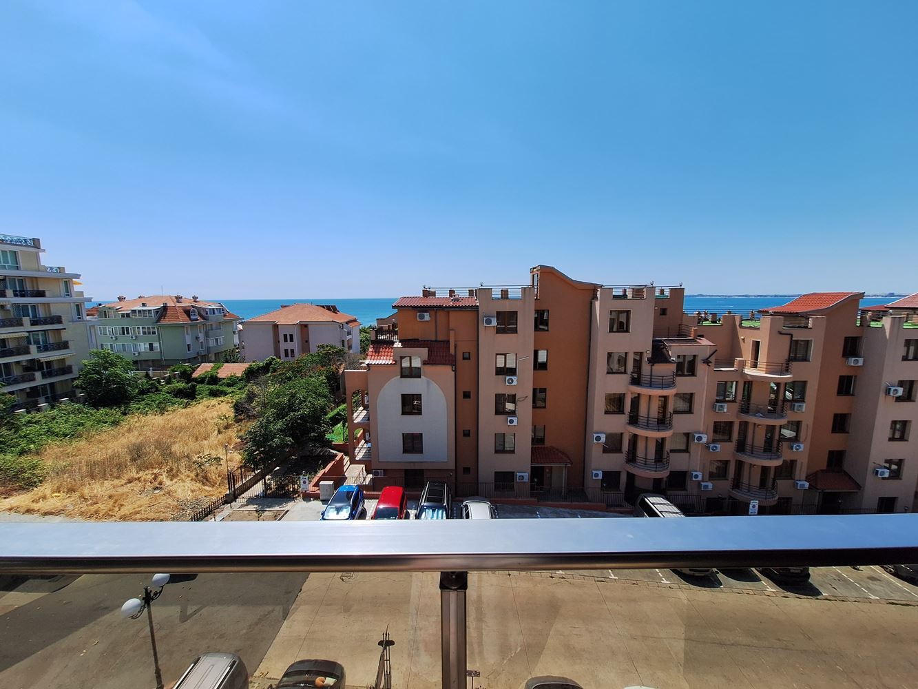 Geräumige 3-Zimmer-Wohnung mit Parkplatz nur 200 Meter vom Meer entfernt in Sveti Vlas