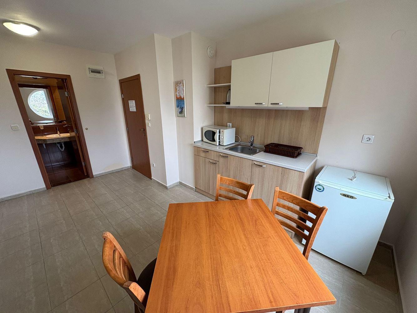 Geräumige Wohnung mit zwei Schlafzimmern, hervorragenden Annehmlichkeiten und bezugsfertig – perfekte Investition und komfortables Zuhause