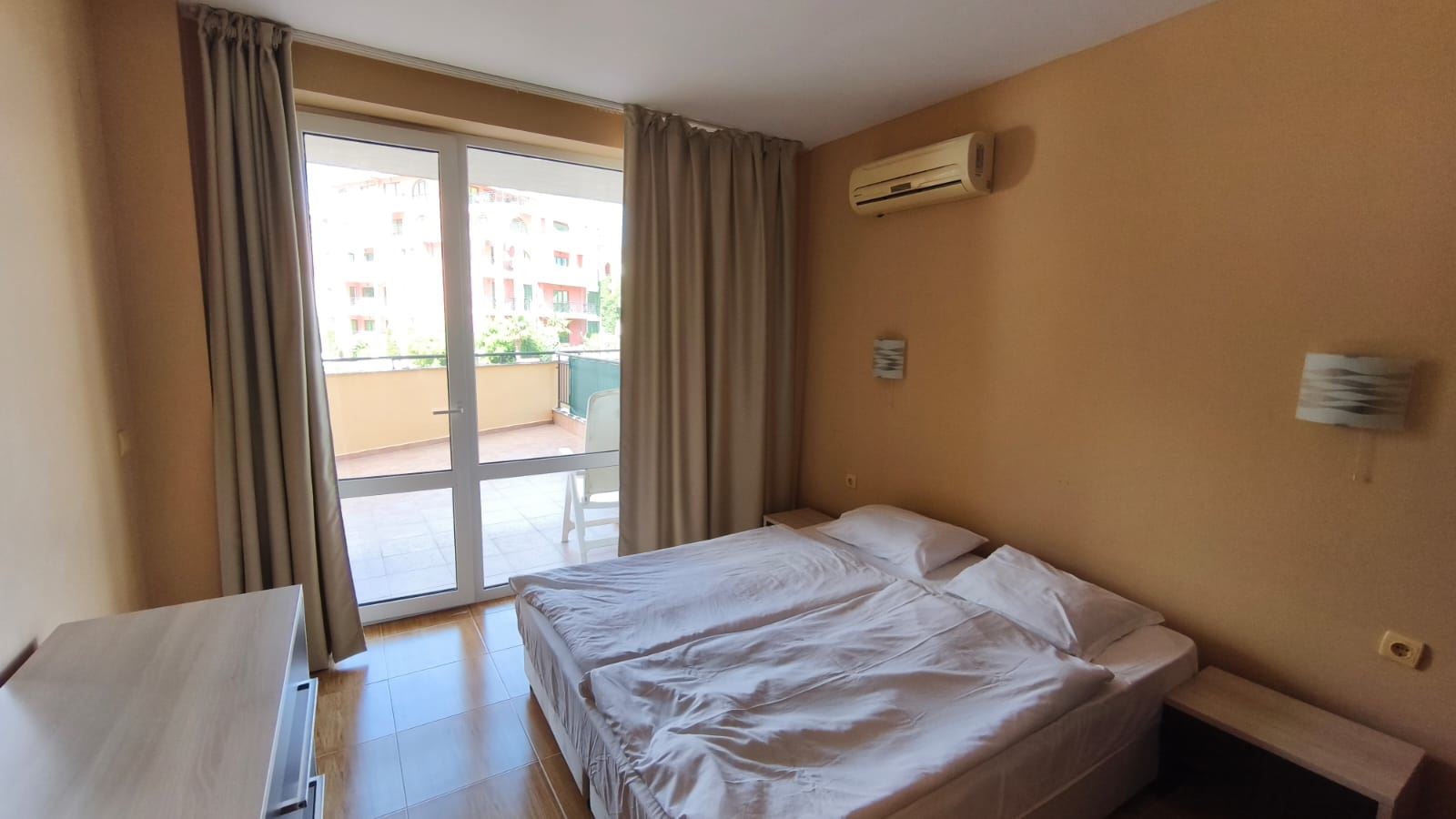 Geräumiges Zwei-Schlafzimmer-Apartment mit Meerblick in Sveti Vlas, nur 200 Meter vom Strand entfernt