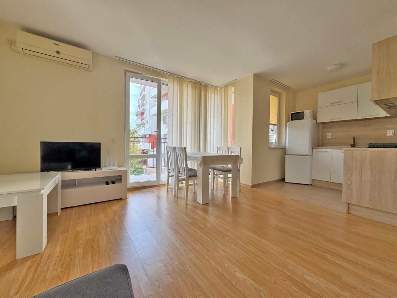 Bezugsfertig! Zwei-Zimmer-Wohnung in einer attraktiven Anlage in Sveti Vlas