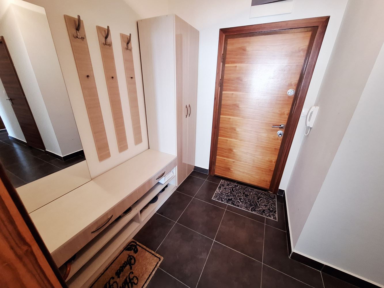 Geräumige 3-Zimmer-Wohnung mit Parkplatz nur 200 Meter vom Meer entfernt in Sveti Vlas