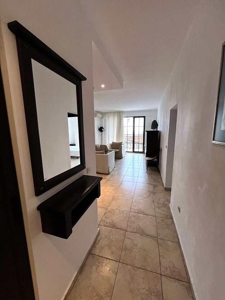 Luxuriöse Drei-Zimmer-Wohnung mit Panoramablick auf das Meer und den Pool – erste Meereslinie in Obzor!