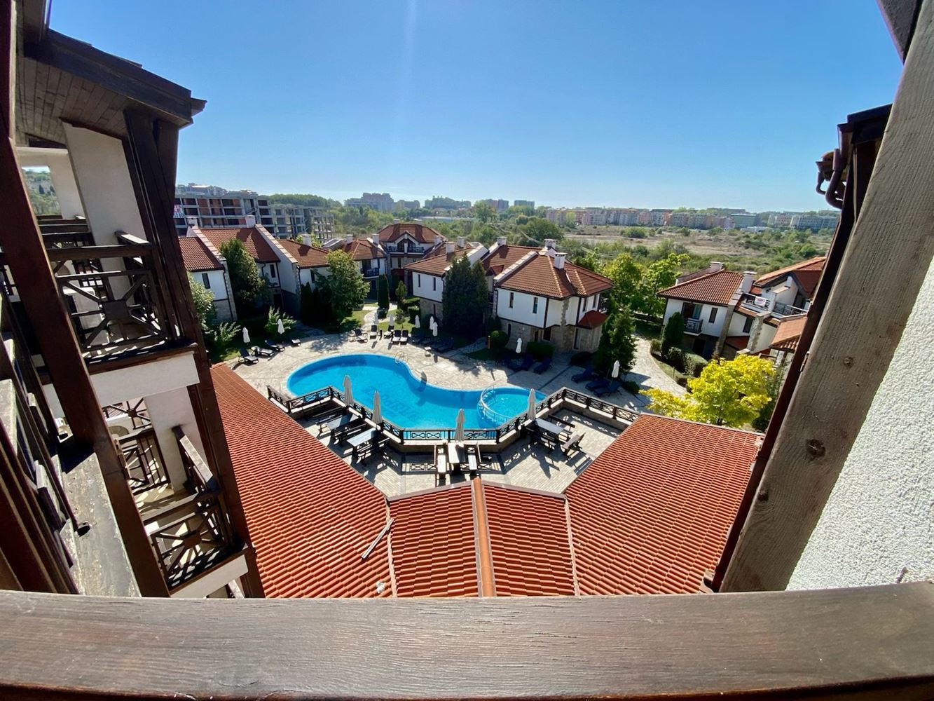 Geräumiges voll möbliertes Studio mit Poolblick in Sunny Beach – Komfort, Ruhe und hervorragende Investition