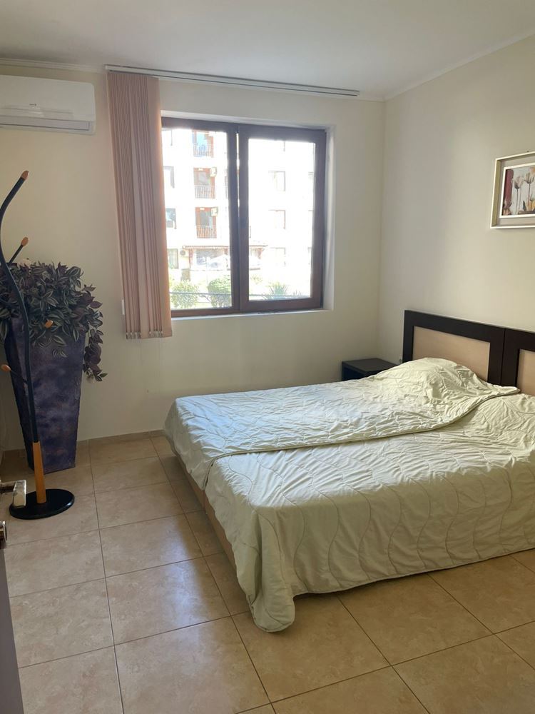Stilvolle 3-Zimmer-Wohnung im Erdgeschoss mit Poolblick – nur 300 Meter vom Meer in Nessebar entfernt