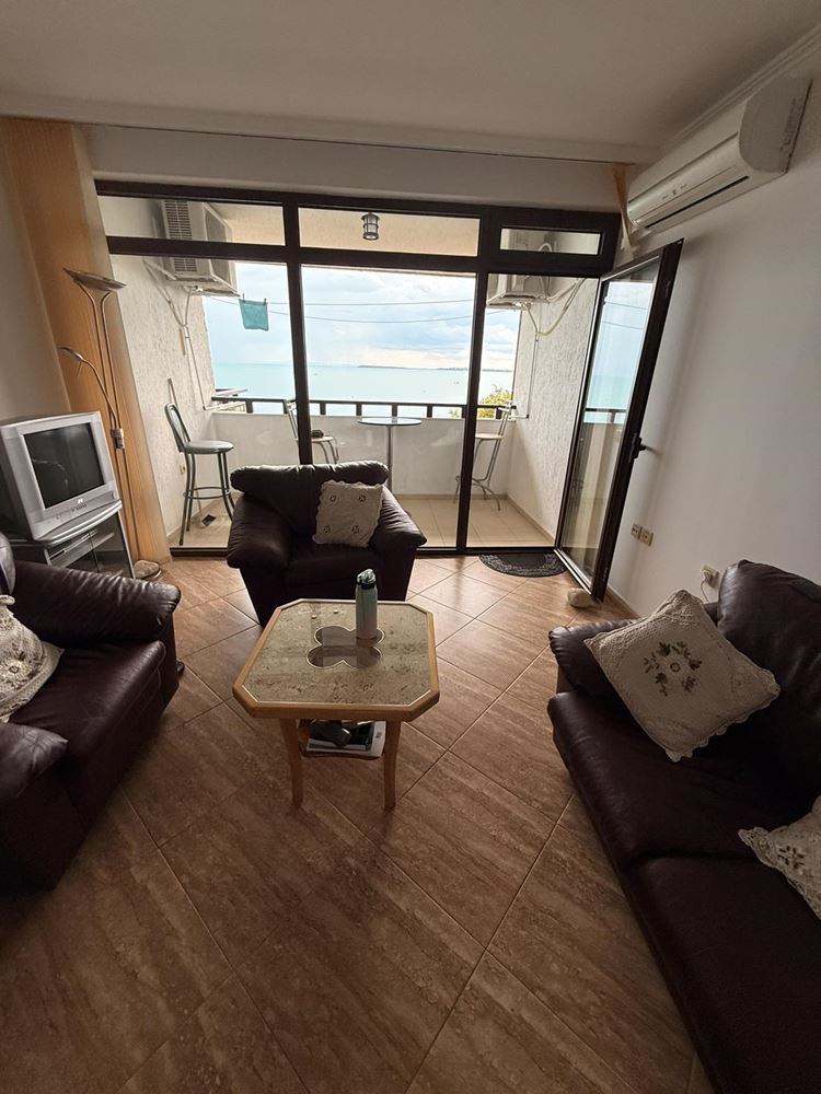 Drei-Zimmer-Wohnung in erster Meereslinie in Sveti Vlas – Komfort, Geräumigkeit und einzigartiger Meerblick