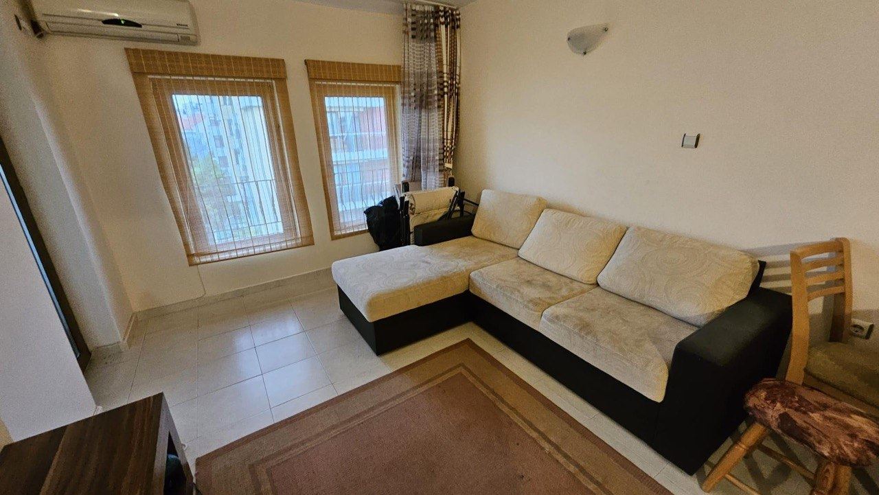 Geräumige Drei-Zimmer-Wohnung in Sveti Vlas – nur 100 m vom Strand und Yachthafen entfernt