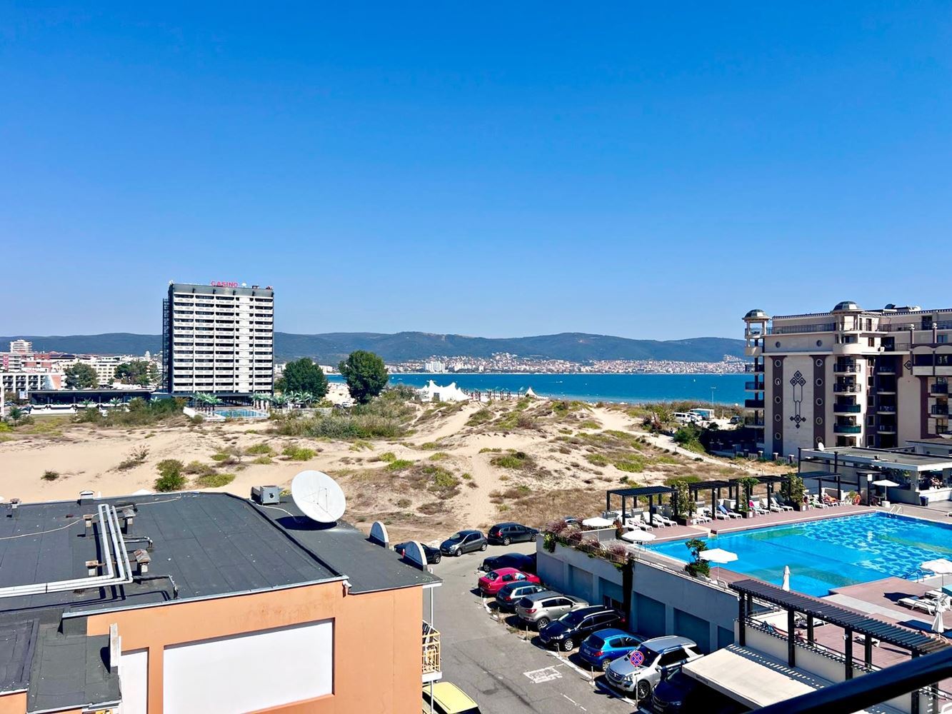 Zweizimmerwohnung mit Panoramablick auf das Meer in erster Meereslinie – geräumige Wohnung in Sonnenstrand