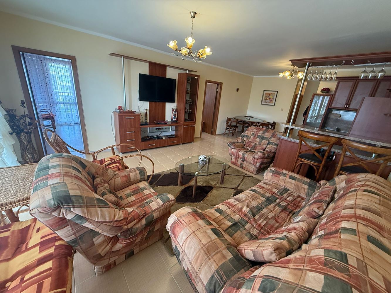 Geräumige 3-Zimmer-Wohnung in Sonnenstrand – Komfort, Natur und niedrige Wartungsgebühr