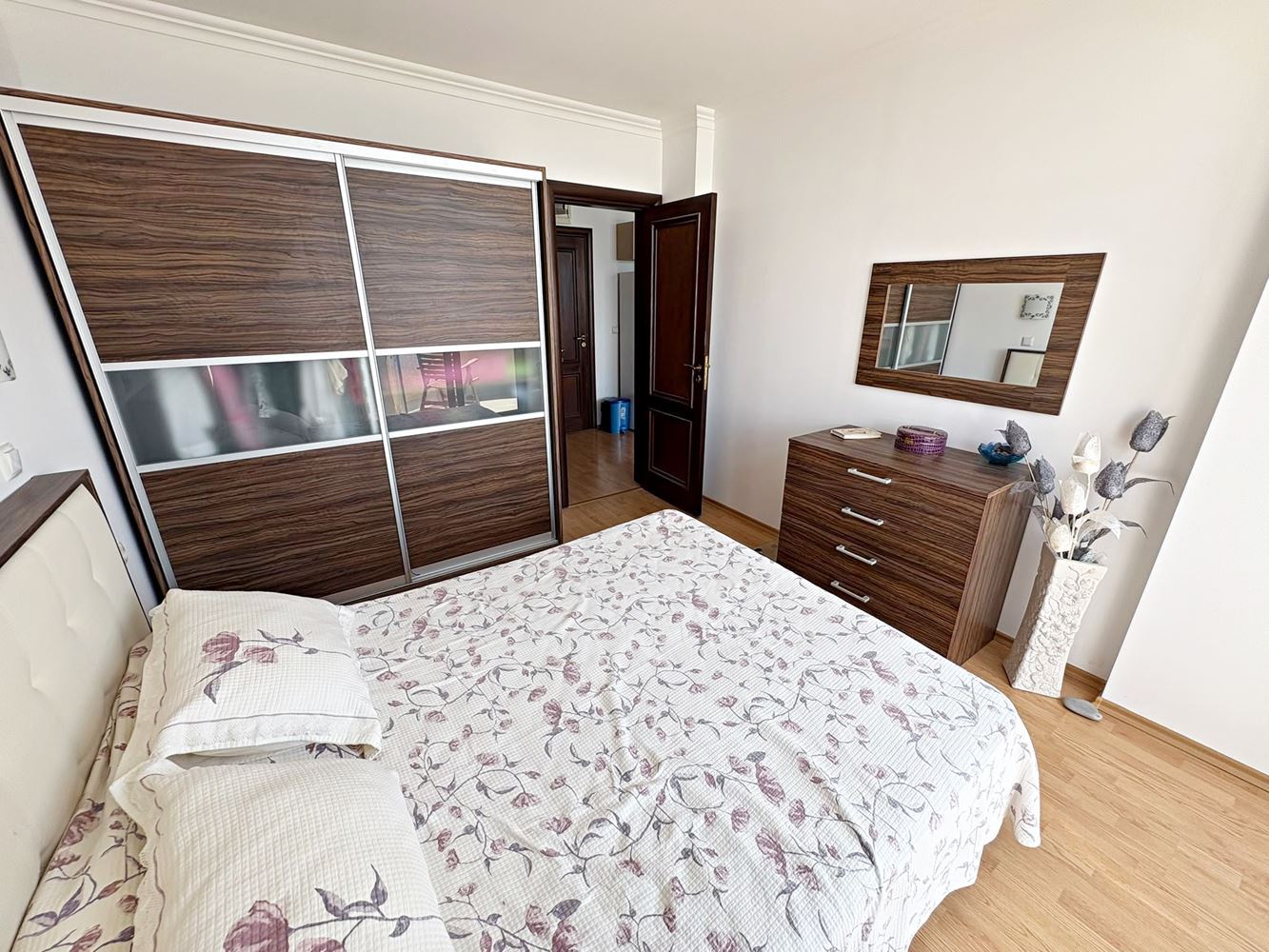 Luxuriöse 2-Zimmer-Wohnung mit Panoramablick auf das Meer in erster Linie in Sveti Vlas