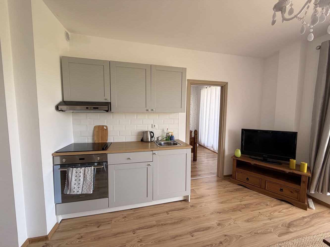 Drei-Zimmer-Wohnung mit Panoramaterrasse am Stadtrand von Sunny Beach – Komfort, Ruhe und Stil