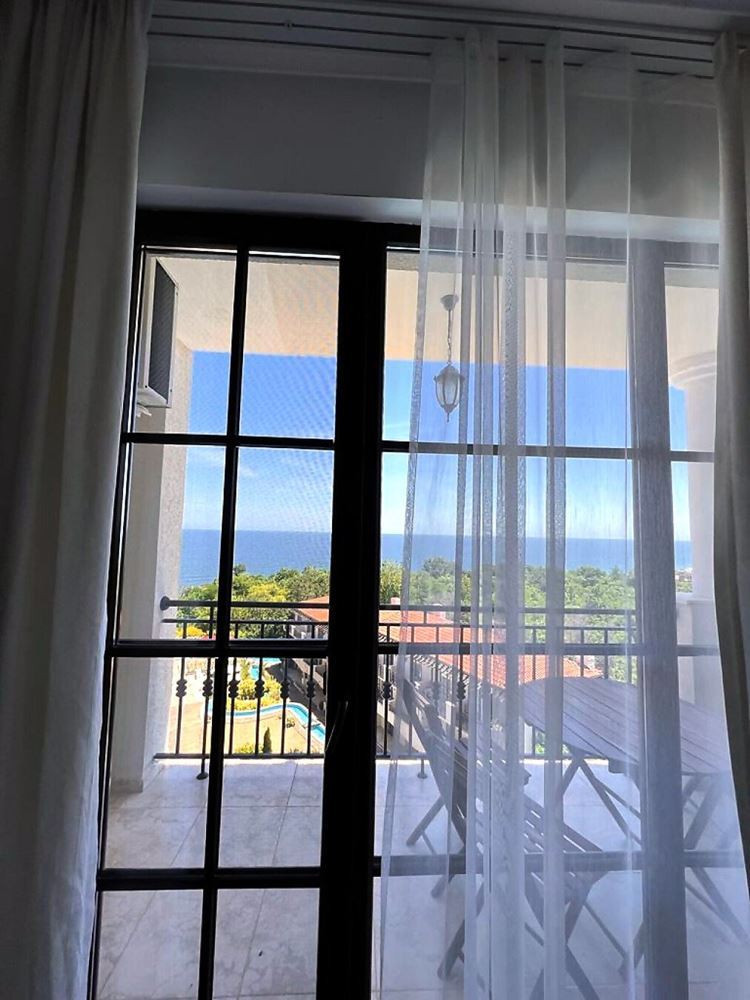 Wunderschöne Zweizimmerwohnung mit Meerblick in einer luxuriösen Anlage direkt am Strand in Obzor