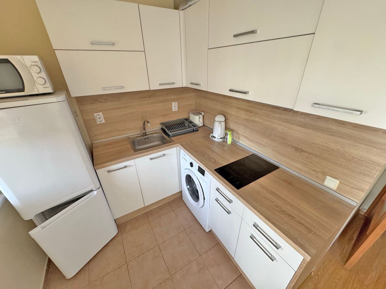 Bezugsfertig! Zwei-Zimmer-Wohnung in einer attraktiven Anlage in Sveti Vlas