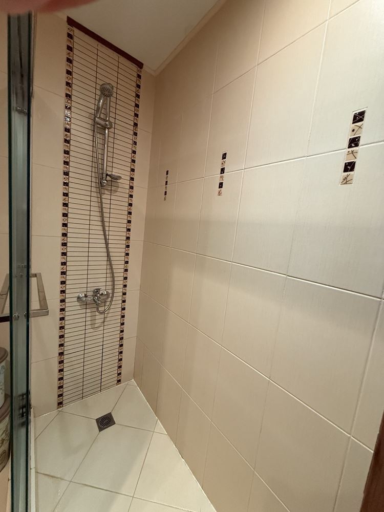 Möblierte Zwei-Zimmer-Wohnung (Wohnung mit einem Schlafzimmer) in einem Elite-Komplex mit Pools und Sportanlagen