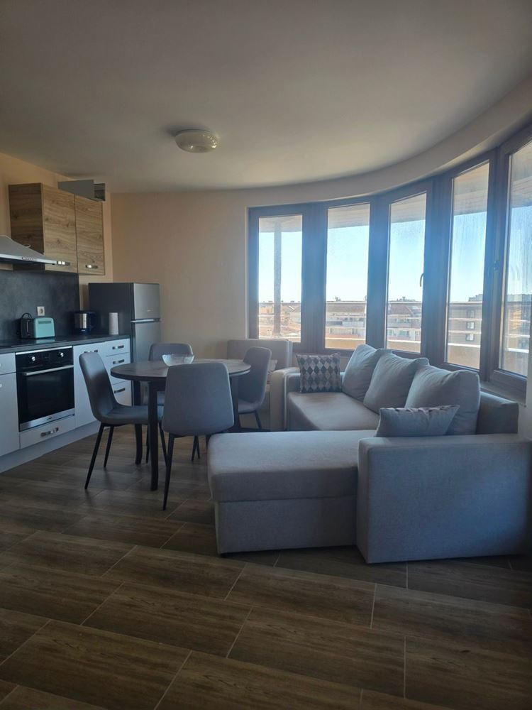 Geräumige 3-Zimmer-Wohnung mit teilweisem Meerblick – ausgezeichnete Lage nahe dem Zentrum und dem Strand