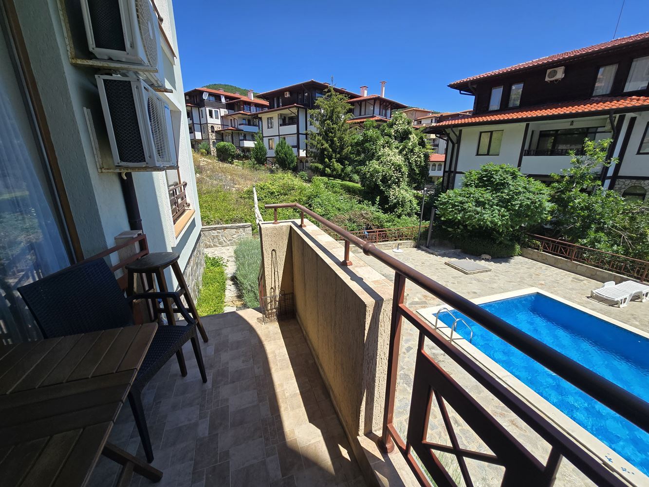 2-Zimmer-Wohnung in Sveti Vlas mit direktem Zugang zum Pool – ein ruhiger Ort zum Wohnen und Erholen